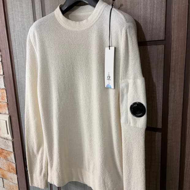 [새상품]씨피컴퍼니 CP컴퍼니 렌즈 와펜 크루넥 니트 아이보리