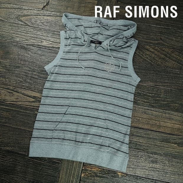 [라프시몬스] 스트라이프 브이넥 후드 슬리브리스 나시 P01543