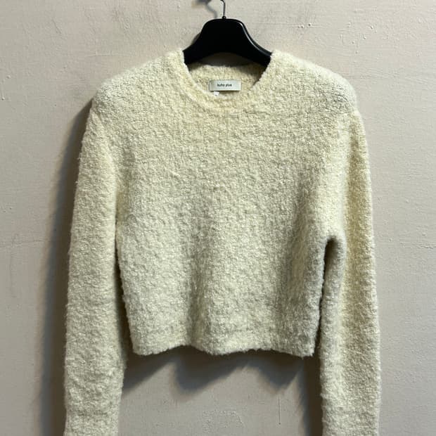 구호 플러스 부클레 텍스처 니트 스웨터