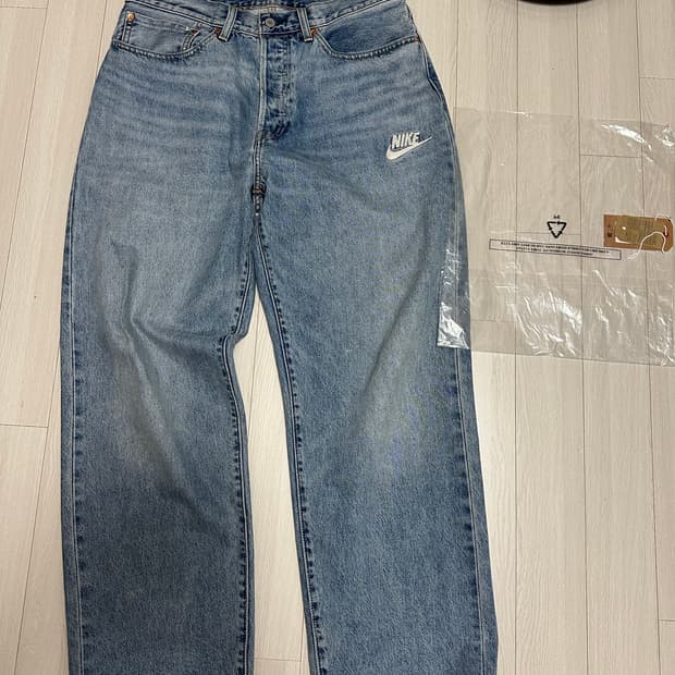 리바이스 나이키 콜라보 배기진 사이즈 34x32 팝니다