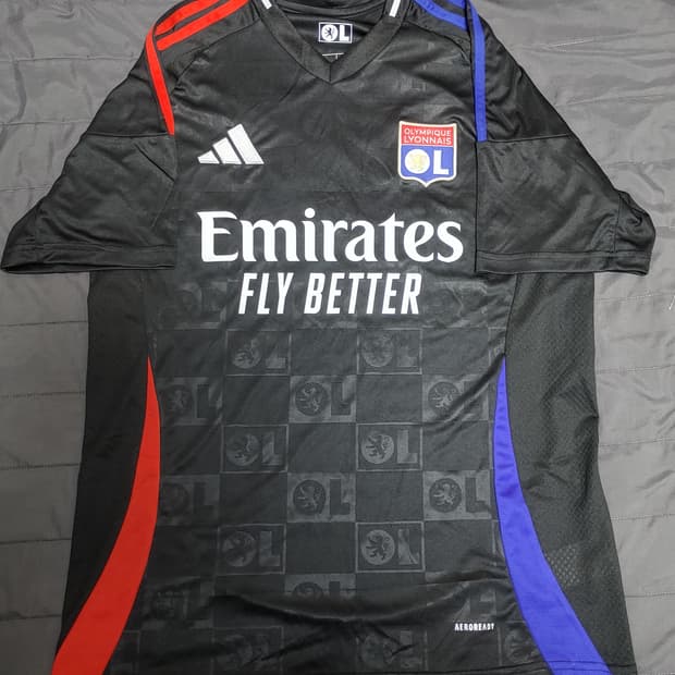 올림피크 리옹 2024-25 어웨이 유니폼