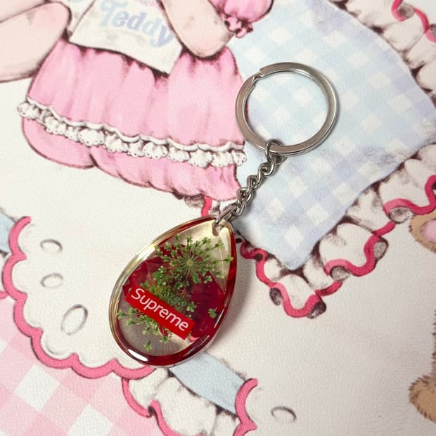슈프림 장미 키체인