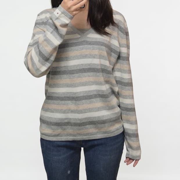 타미힐피거 스트라이프 브이넥 니트 