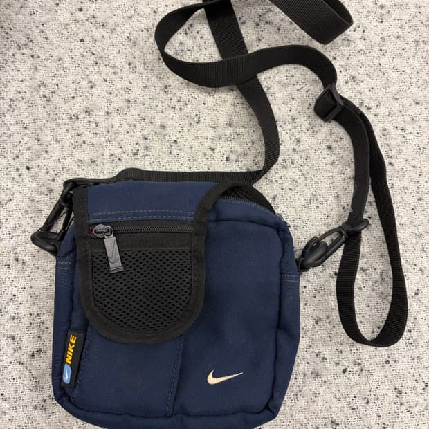 N101. 나이키 빈티지 미니 크로스백