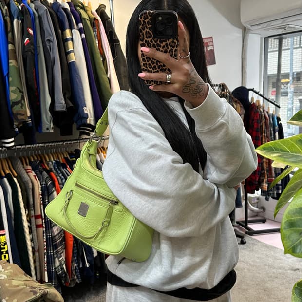 MCM 엠씨엠 빈티지 라임 숄더백