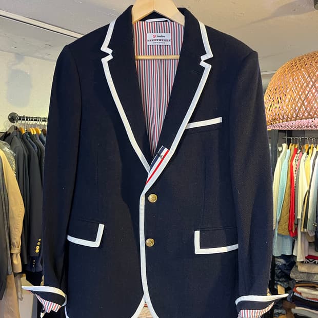 톰 브라운 × 니만마커스 × 타겟 울 블레이져