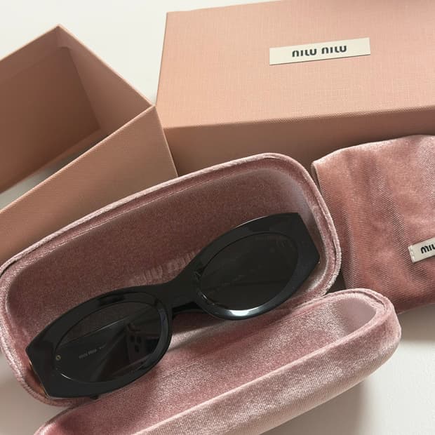 미우미우 miumiu 글림스 선글라스 SMU 11W