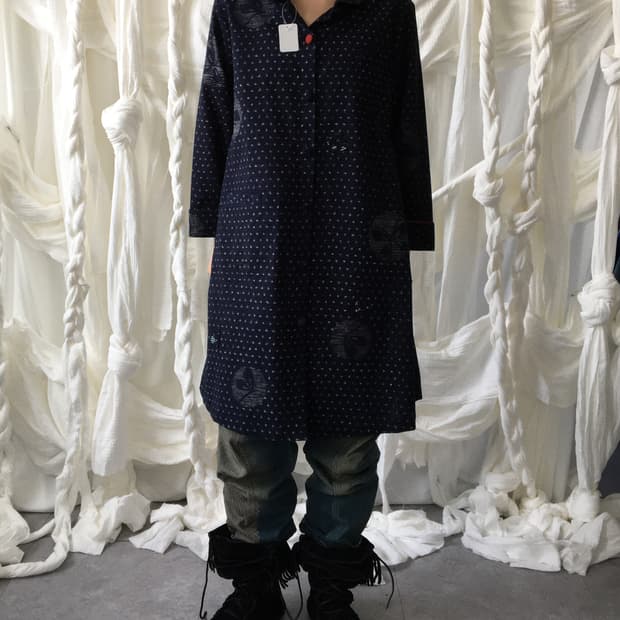 Button point pattern long shirt