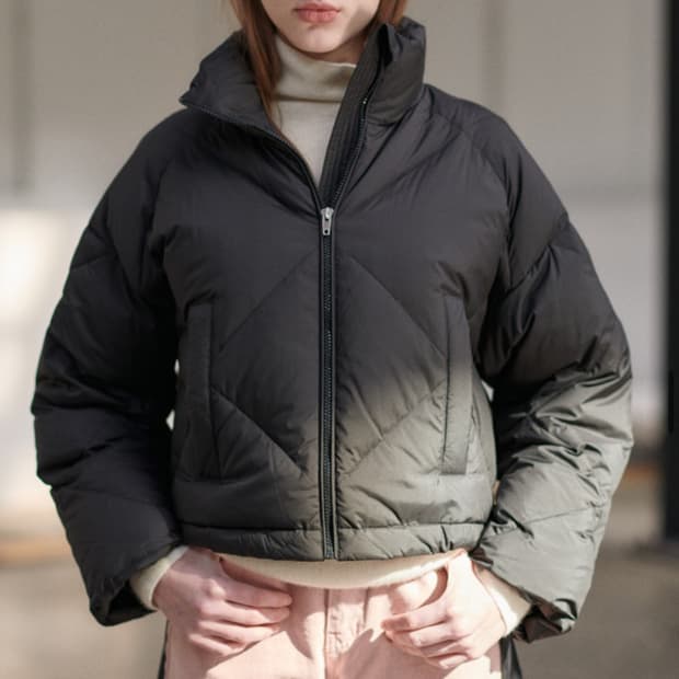 Hacie 하시에 스트링 디테일 구스 다운 숏 자켓 블랙