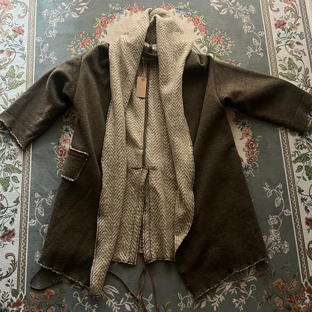 캐피탈 로브 코트