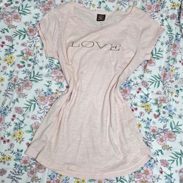 일본빈티지)딸기초코라떼히메갸루 핀터깔 LOVE 프린팅 핑크반팔티셔츠