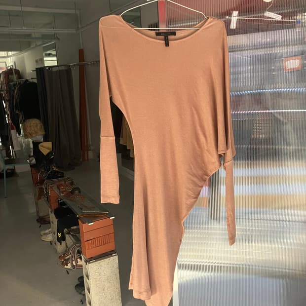 언발 슬리브 드레이핑 원피스