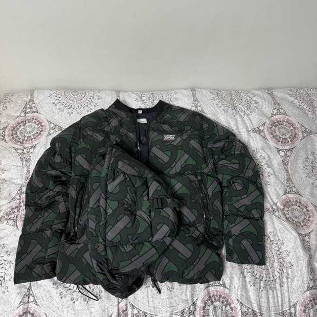 버버리 로고 패딩점퍼 자켓 다크그린