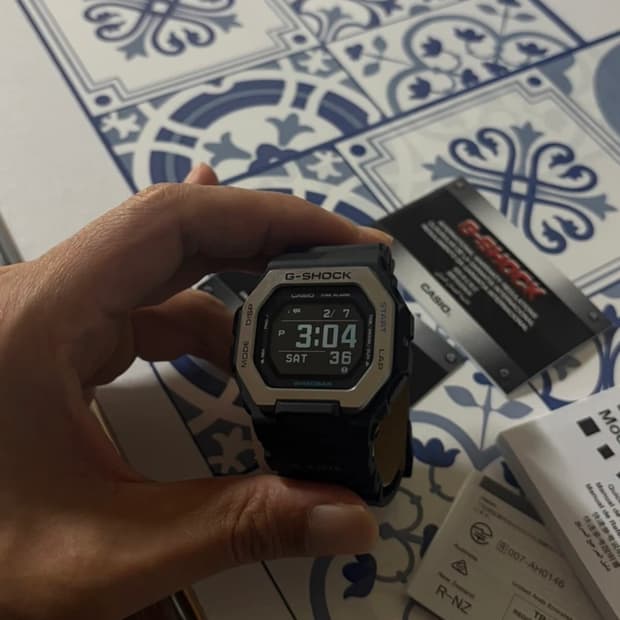 카시오 지샥 GBX-100-1DR모델