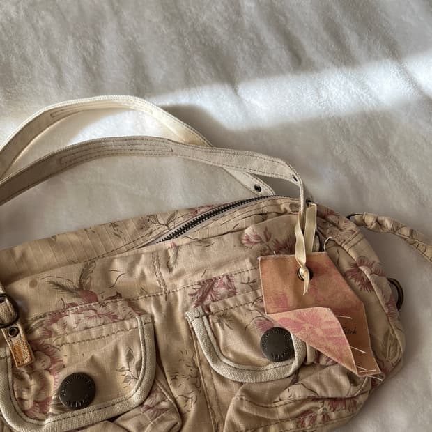 아베크롬비 플로럴 밀리터리백… 짱귀여움