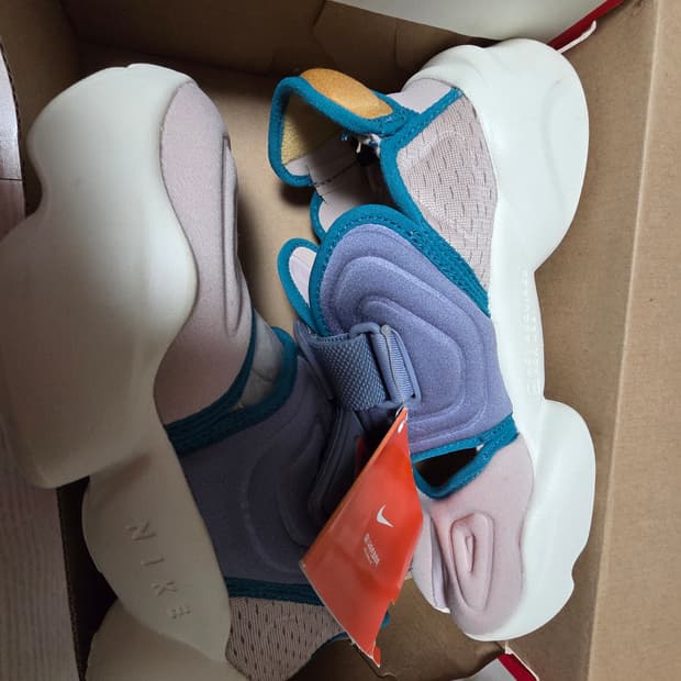 나이키 아쿠아 리프트 230