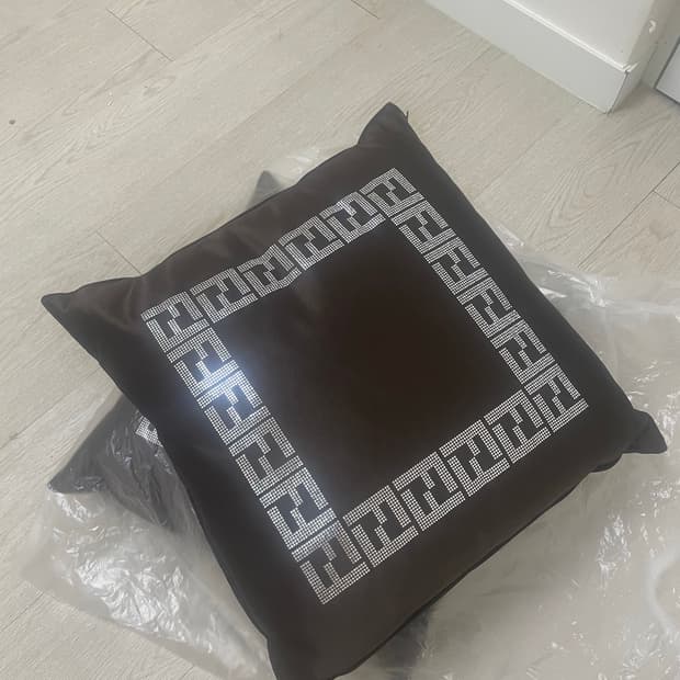 정품 펜디 까사 이태리 오리지널 수입 쿠션