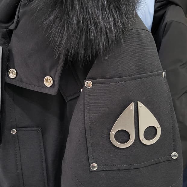 새상품급 정품 무스너클 패딩 블랙 L