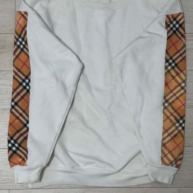 버버리 사이드체크 맨투맨