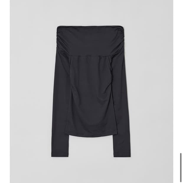 다이애그널 오프숄더 셔링 티셔츠 새상품