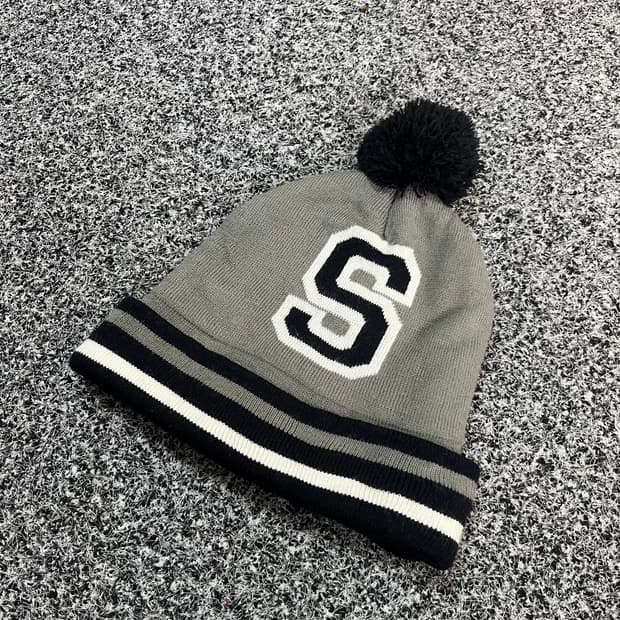 빈티지 S로고  방울 비니