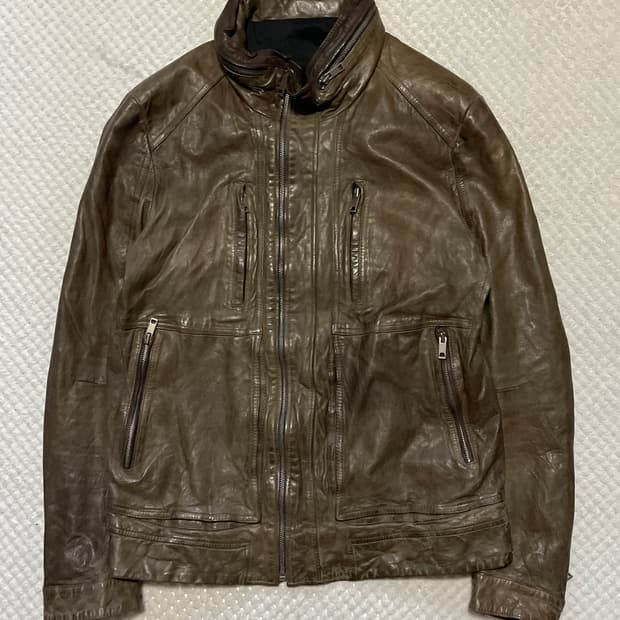 웨스턴 무드 이테리 램스킨 양가죽 하이넥 절개 레더 자켓 브라운