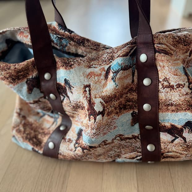 캐미컬 스포츠 홀스 백