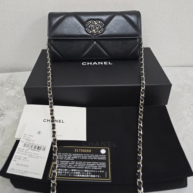 샤넬 19 플랩 장지갑 판매