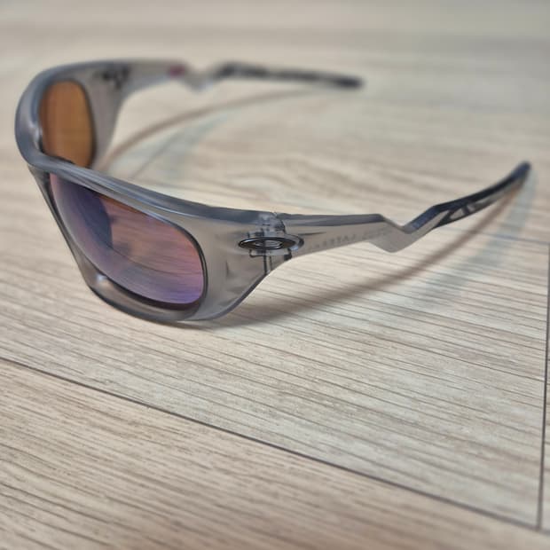 오클리 라테랄리스 편광