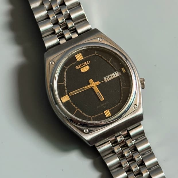 vintage SEIKO 5 Automatic metal watch