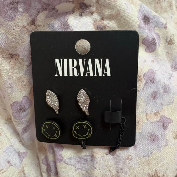 (새상품) 핫토픽 너바나 Nirvana 귀걸이 + 이어커프 세트