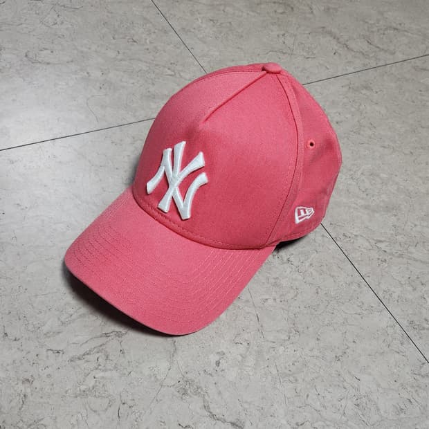 뉴에라 코랄 볼캡 팝니다. 