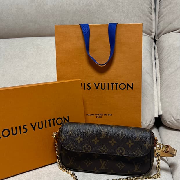 루이비통 월릿온체인아이비