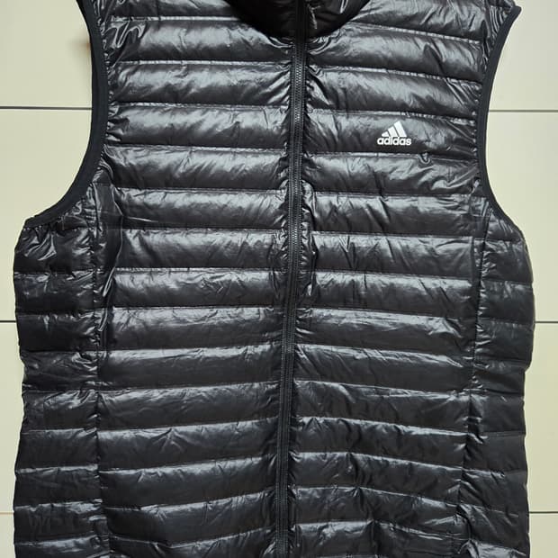 아디다스 남성 다운 경량 조끼