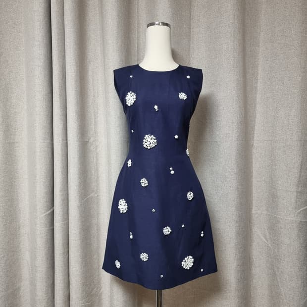 시슬리 Sisley 비즈장식 린넨혼방 슬리브리스 원피스 (44) 새상품