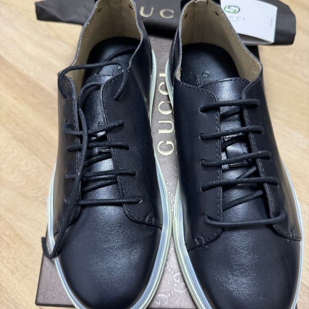 Gucci Leather sneakers 