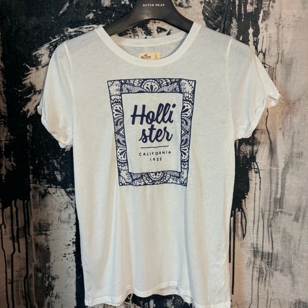 Hollister t-shirt