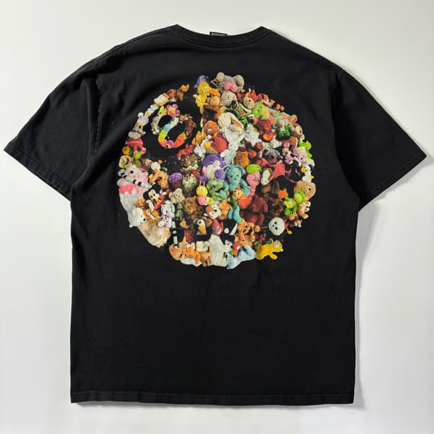Stussy  스투시 플러쉬 인형 8볼 블랙 반팔 티셔츠 