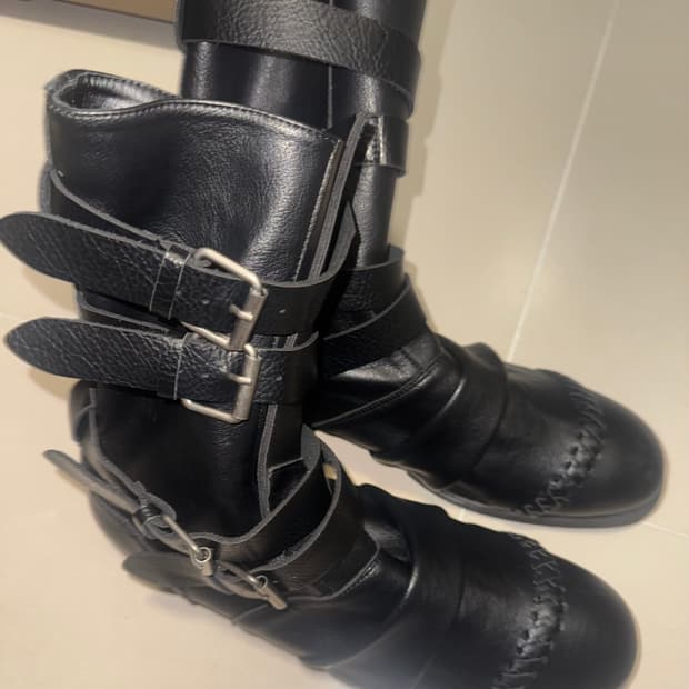 Whoop de doo Buckle Strap Leather Boots
