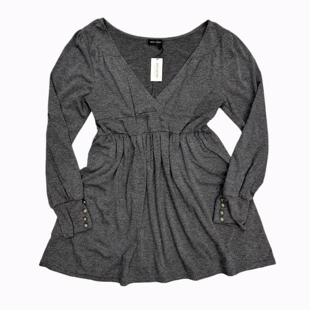 grey v-neck flare t-shirt