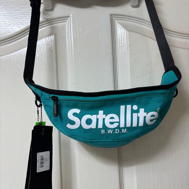 일본 Satellite 가방 힙색 웨이스트백 새제품 BELLWOODMAD