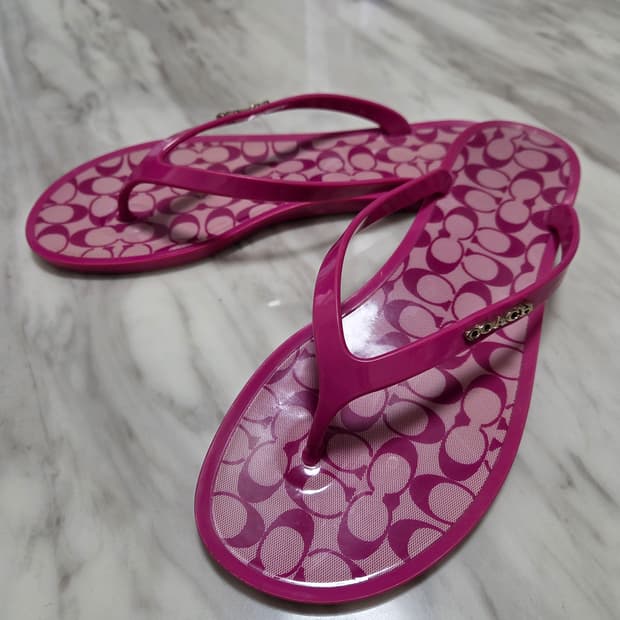 코치 시그니쳐 플립플랍