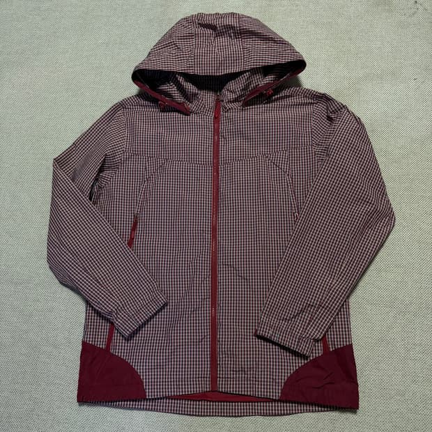 디스커버리 체크 바람막이 자켓