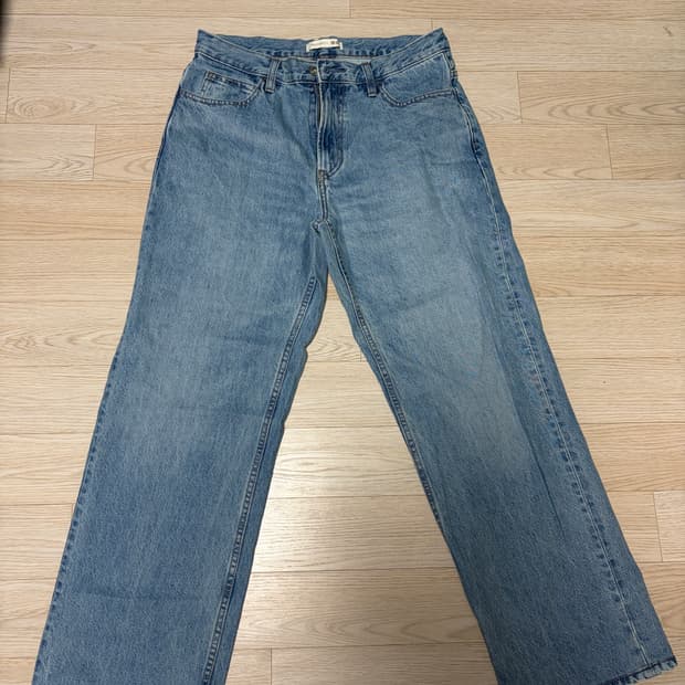 유니클로 JW앤더슨 스트레이트진(1회 실착)