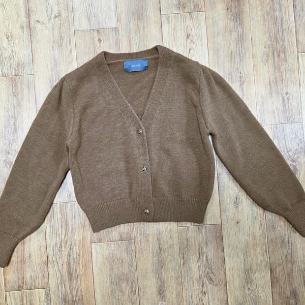 미엔느(MIENNE) 하트버튼 니트가디건 프리사이즈 새상품