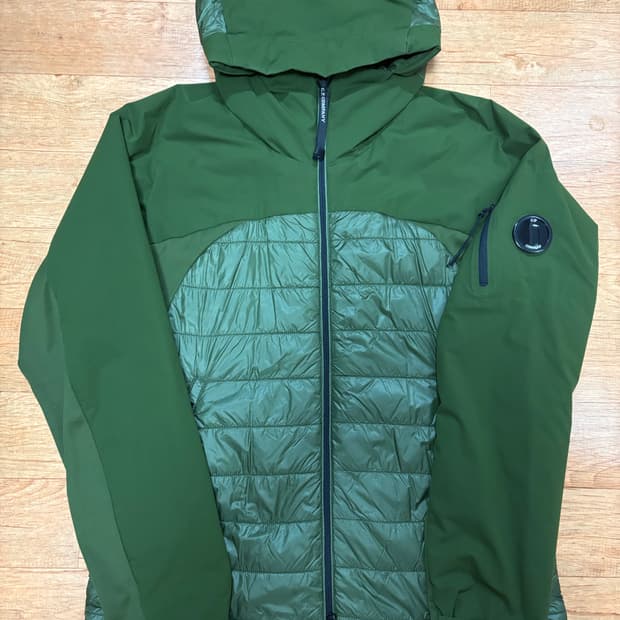 C.P 컴퍼니 프로텍 경량패딩