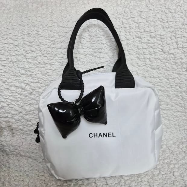 샤넬 노벨티 패딩 토트백 21*17.5*9.5