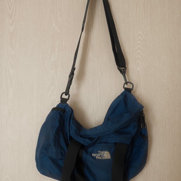 노스페이스 크로스백 블루