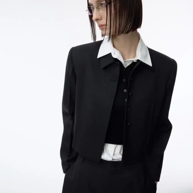 택부착)아더에러 시그니피컨트 bk tag jarket03