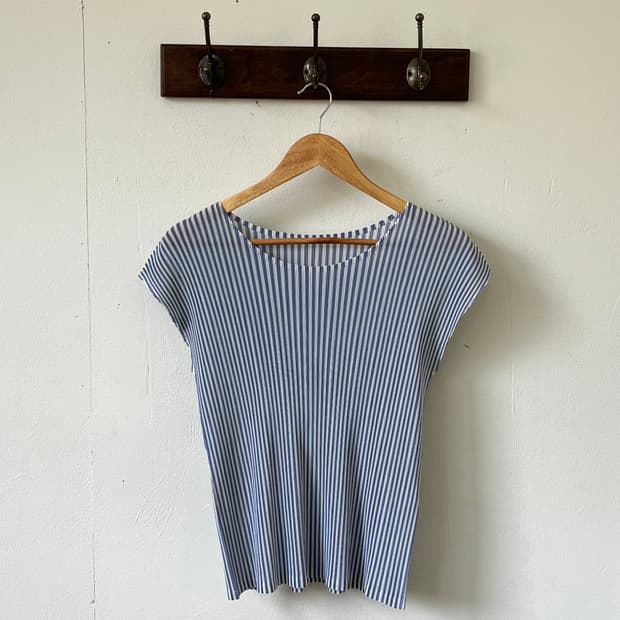 PLIATS PLIASI 스트라이프 플리츠 베스트